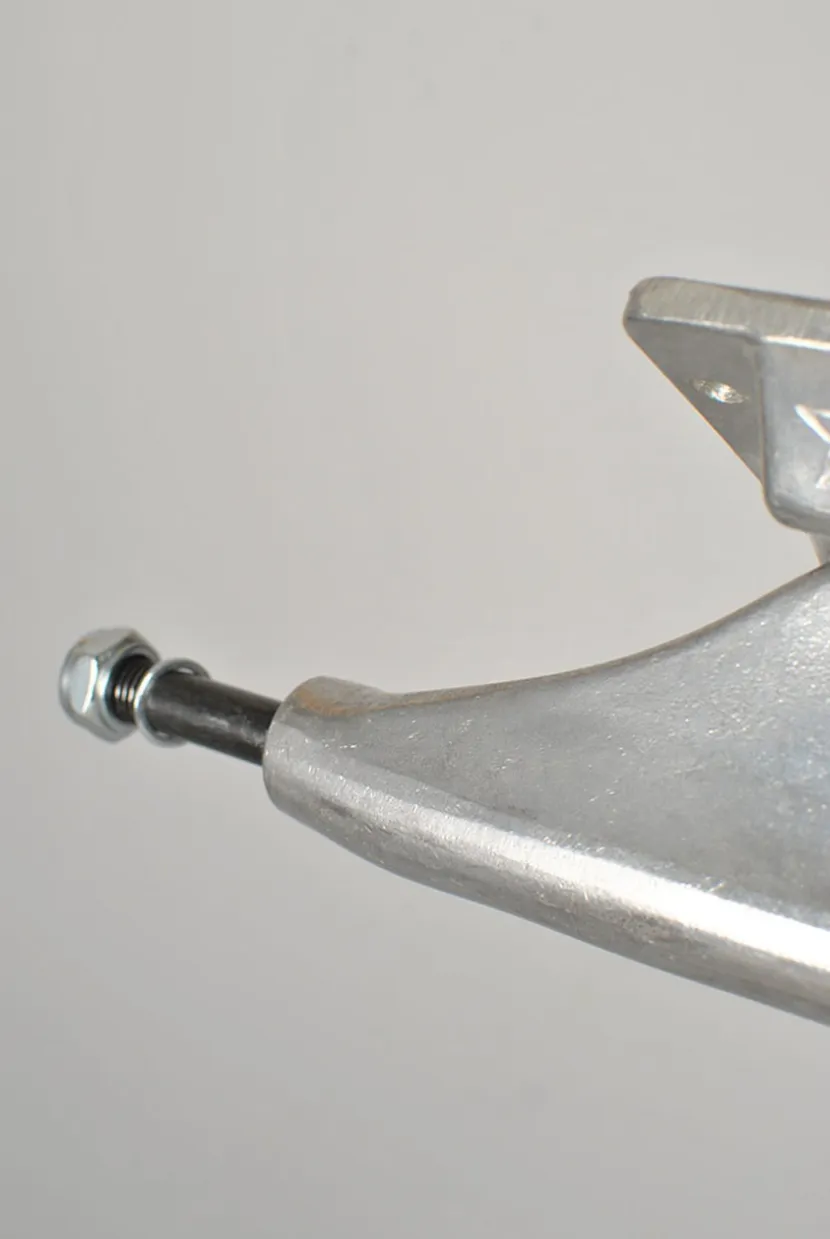 Mini Logo Raw 129 Trucks
