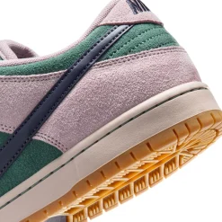 Nike SB Dunk Low Pro