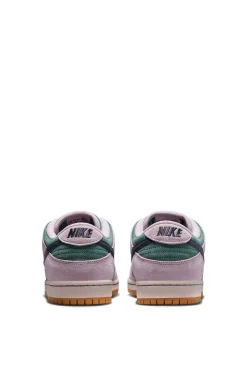 Nike SB Dunk Low Pro