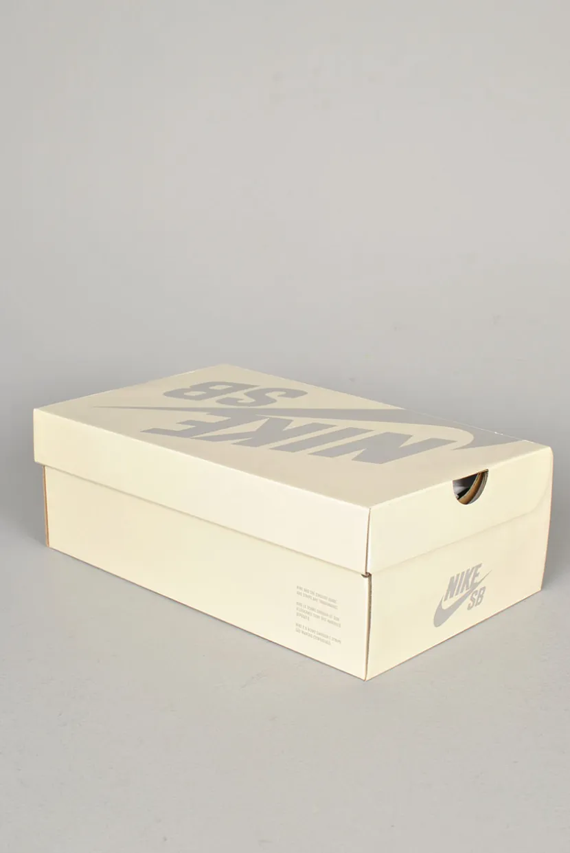 Nike SB Zoom Blazer Low QS x Dancer